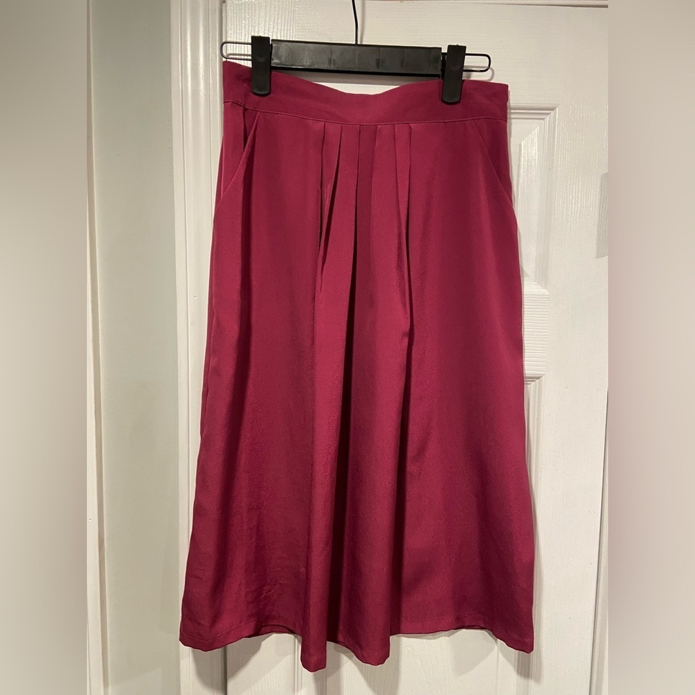 Harper & Gray Size S Silky Pleated Front Elastic Waist Burgundy Zip Midi Skirt